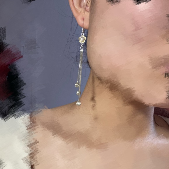 Beautiful Flower Earring - Picture 3 of 5